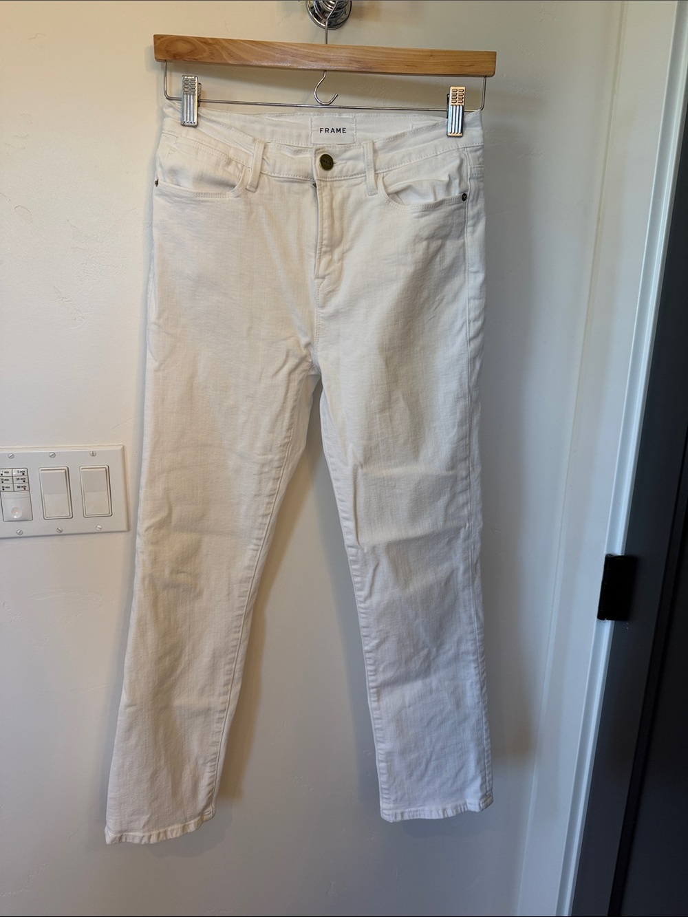 Frame Denim Off-White Cropped Straight Jeans
